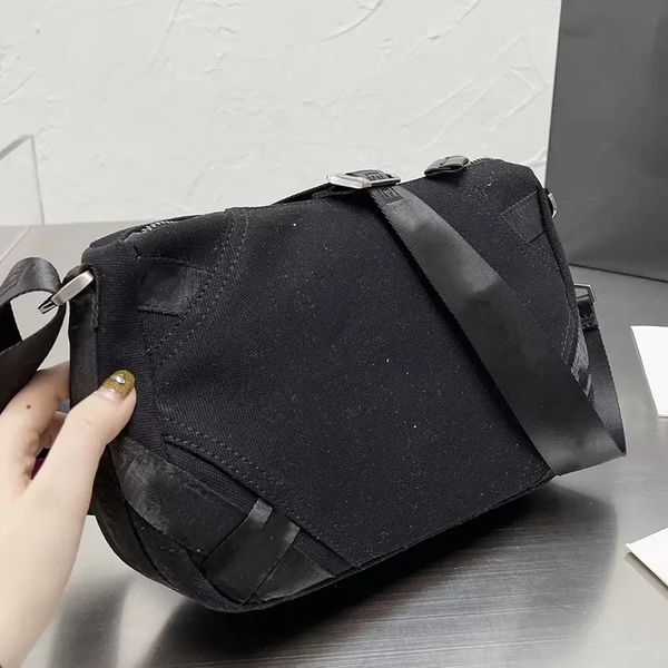 28*18cm ladies luxury designer bags black canvas flap mini shoulder bag classic zipper wide straps letter corner stitching color crossbody b
28*18cm ladies luxury designer bags black canvas flap mini shoulder bag classic zipper wide straps letter corner stitching color crossbody b
