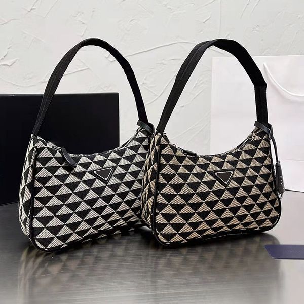 22 new hobos triangular pattern shoulder bag fashion underarm bags size 22*15cm mini tote
22 new hobos triangular pattern shoulder bag fashion underarm bags size 22*15cm mini tote