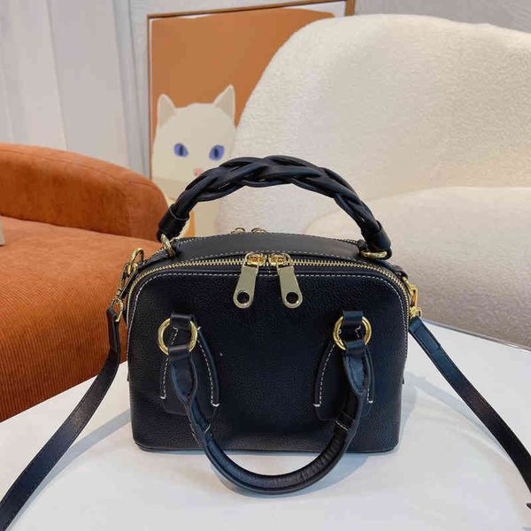 shoulder bags women handbag boston bagss leather luxury designer brand crossbody female woven portable purses 220324
shoulder bags women handbag boston bagss leather luxury designer brand crossbody female woven portable purses 220324