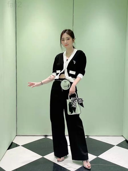 women's sweaters designer 2022 spring and summer new black white color blocking embroidery v-neck knitted cardigan feminine slim fit ve, White;black
women's sweaters designer 2022 spring and summer new black white color blocking embroidery v-neck knitted cardigan feminine slim fit ve, White;black