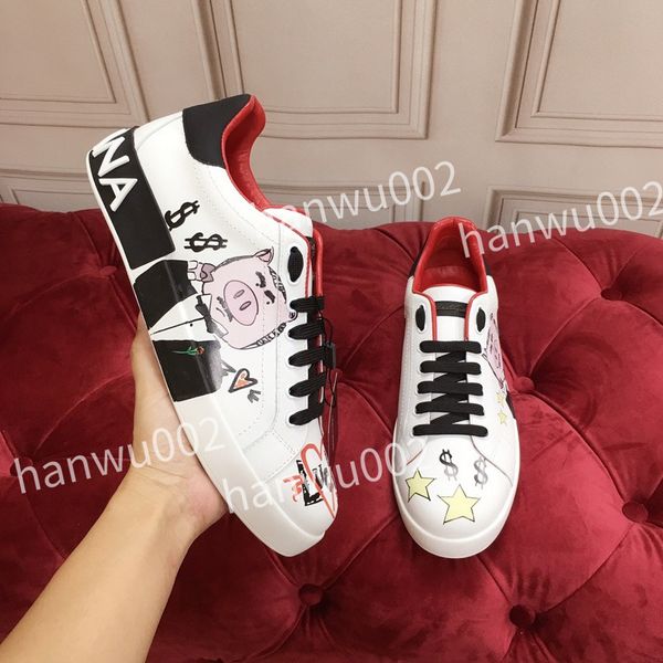 2022 leather sneaker rubber sole luxurys shoe decorated designer sneakers tongue and heel men shoes embroidered, Black
2022 leather sneaker rubber sole luxurys shoe decorated designer sneakers tongue and heel men shoes embroidered, Black