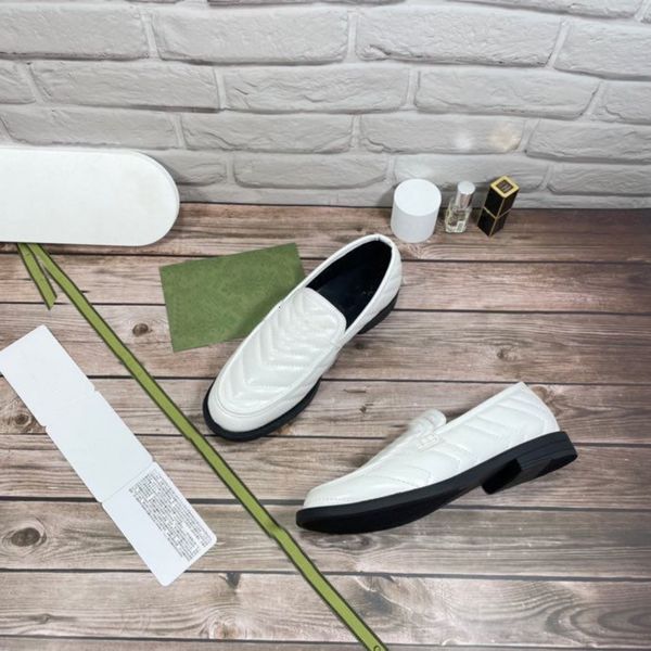 slippers real leather bag head half slippers are fashionable flip flops for men women to wear outside. the style in is thick heels plag, Black
slippers real leather bag head half slippers are fashionable flip flops for men women to wear outside. the style in is thick heels plag, Black