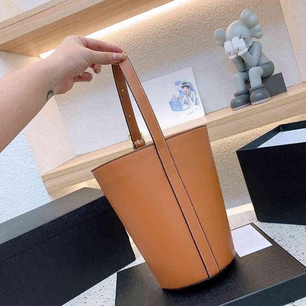 bucket bags new fashion handbags women leather shoulder bag brand designer vintage portable crossbody purses autumn and winter 220817
bucket bags new fashion handbags women leather shoulder bag brand designer vintage portable crossbody purses autumn and winter 220817