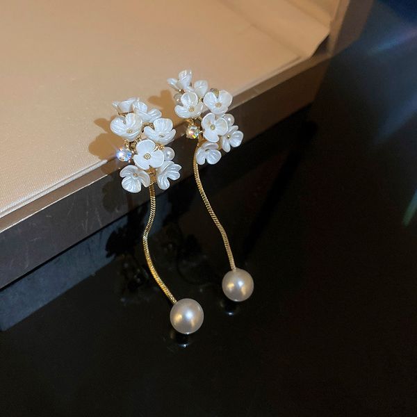 korean silver stud rhinestone-encrusted pearl flower tassel long earrings personalized internet influencer stud eardrop ins temperament gir, Golden
korean silver stud rhinestone-encrusted pearl flower tassel long earrings personalized internet influencer stud eardrop ins temperament gir, Golden