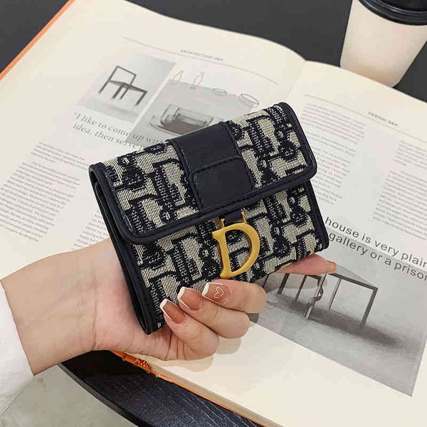 new retro printed canvas short wallet coin purses wallet women's long buckle multi card slot card bag purses_89vv, Red;black
new retro printed canvas short wallet coin purses wallet women's long buckle multi card slot card bag purses_89vv, Red;black