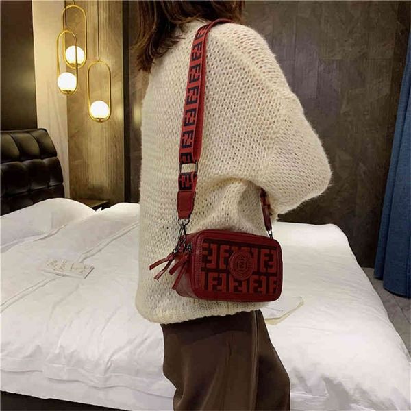 korean fashion retro embossed wide shoulder strap small square single shoulder messenger bag women's bag 75% purses stores sale
korean fashion retro embossed wide shoulder strap small square single shoulder messenger bag women's bag 75% purses stores sale