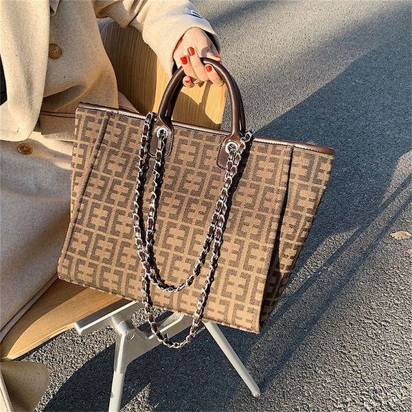 large capacity autumn one fashion texture chain shopping tote 62% off store wholesale
large capacity autumn one fashion texture chain shopping tote 62% off store wholesale