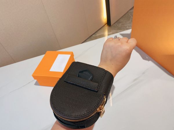 mini wrist zipper bag shape change designer new style letter pu wallets womens handbags crossbody cute personalities bags open buckle shoule, Red;black
mini wrist zipper bag shape change designer new style letter pu wallets womens handbags crossbody cute personalities bags open buckle shoule, Red;black