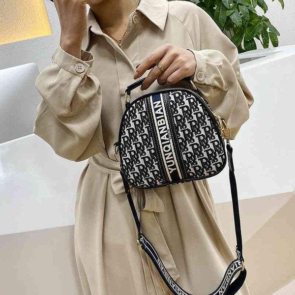 messenger handbags womens new one shoulder portable fashion style student large capacity purse sale 
messenger handbags womens new one shoulder portable fashion style student large capacity purse sale
