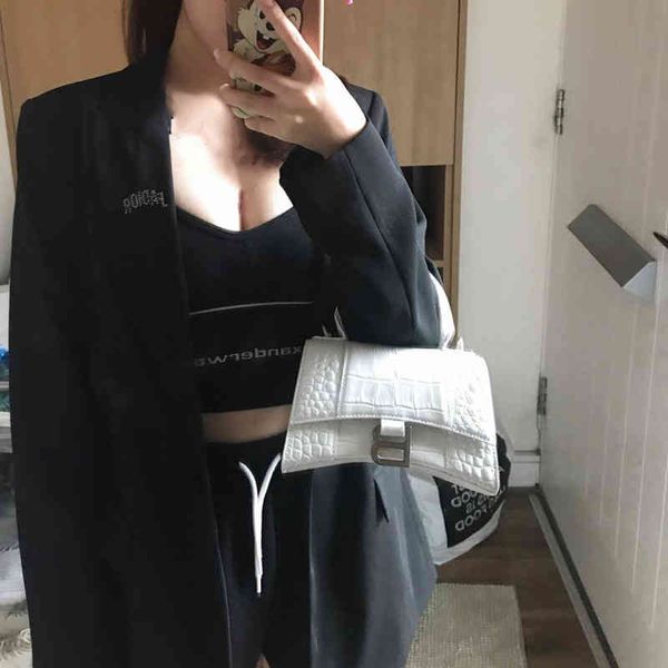 b familyfrench minority bag 2021 new fashion high sense hourglass versatile women's single shoulder messenger hand
b familyfrench minority bag 2021 new fashion high sense hourglass versatile women's single shoulder messenger hand
