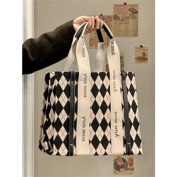 cosmetic bag custom black and white lattice large capacity canvas handbag adjustable shoulder strap
cosmetic bag custom black and white lattice large capacity canvas handbag adjustable shoulder strap