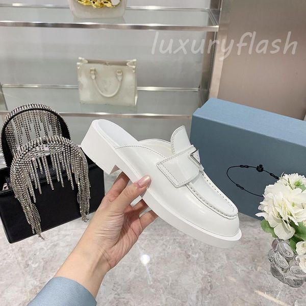 2021 latest triangle designer slipper luxurys outing slippers women comfortable casual shoes european and american black trend patent leathe
2021 latest triangle designer slipper luxurys outing slippers women comfortable casual shoes european and american black trend patent leathe