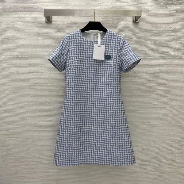 milan runway dresses 2022 summer autumn o neck short sleeve women's designer dress brand same style shirts 0606-18, Black
milan runway dresses 2022 summer autumn o neck short sleeve women's designer dress brand same style shirts 0606-18, Black