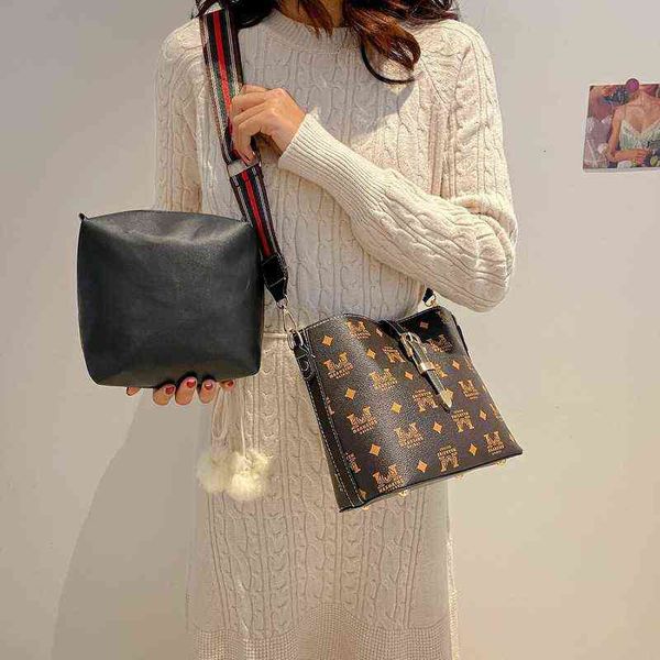bag women's bag net red bucket wide shoulder belt texture printed single shoulder menger
bag women's bag net red bucket wide shoulder belt texture printed single shoulder menger