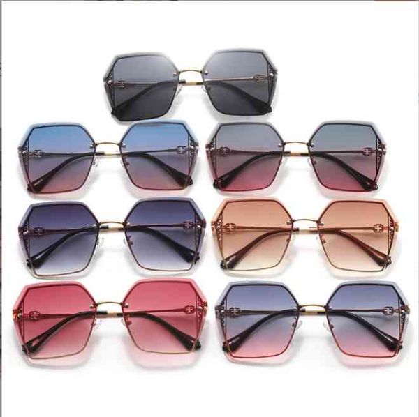 2022 fashion uv400 sun glass vintage metal frame outdoor sunglass for women, White;black
2022 fashion uv400 sun glass vintage metal frame outdoor sunglass for women, White;black