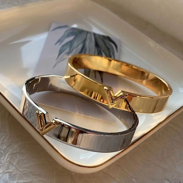 titanium steel bangle women love designer bracelets silver gold color bangles v letter narrow charm bracelet fashion jewelry lady party gift, Black
titanium steel bangle women love designer bracelets silver gold color bangles v letter narrow charm bracelet fashion jewelry lady party gift, Black