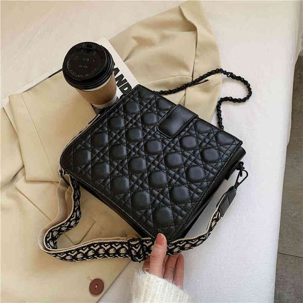 bag women's 2022 new fashion and versatile texture letter single shoulder bags chain portable ling lattice broadband msenger handbag
bag women's 2022 new fashion and versatile texture letter single shoulder bags chain portable ling lattice broadband msenger handbag