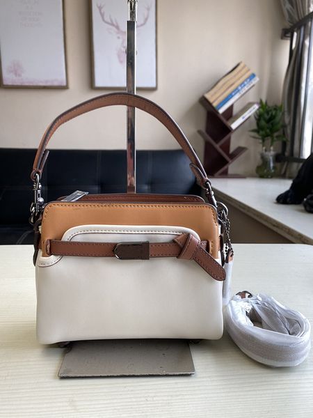 2021 women new style genuine leather small commuter bag shoulder crossbody 
2021 women new style genuine leather small commuter bag shoulder crossbody