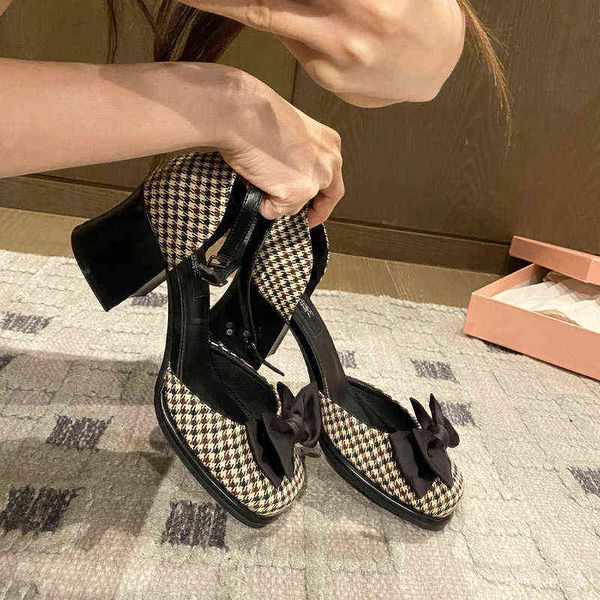 dress shoes 5 5cm retro plaid patroon vrouwen hoge hakken zomer herfst elegante boog elastische band werk schoenen sandalen 220425, Black
dress shoes 5 5cm retro plaid patroon vrouwen hoge hakken zomer herfst elegante boog elastische band werk schoenen sandalen 220425, Black