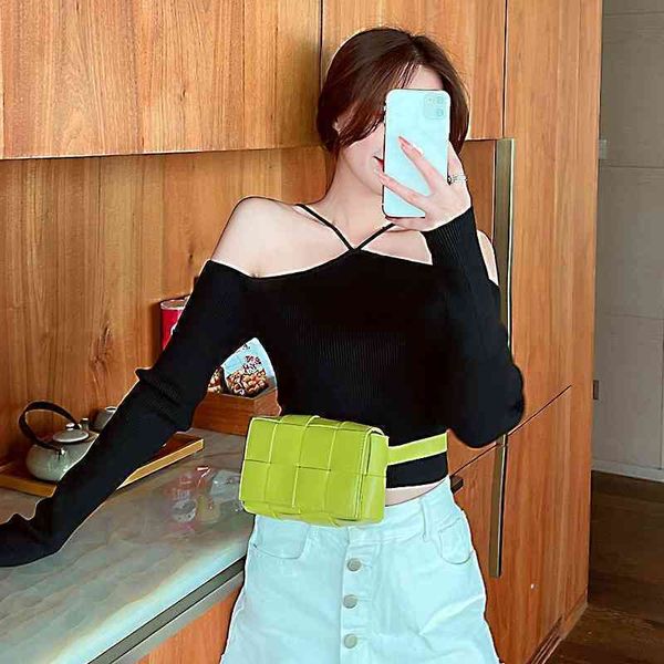 bottegas venetas handbag mini pillow shoulder with gold bar knitted waist bagt ryye
bottegas venetas handbag mini pillow shoulder with gold bar knitted waist bagt ryye