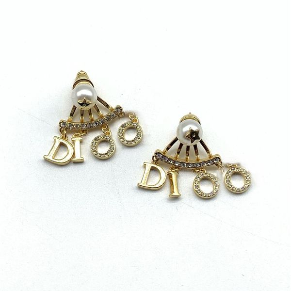 fashion pearl stud earrings for lady women party wedding lovers gift engagement jewelry bride with box207m, Golden;silver
fashion pearl stud earrings for lady women party wedding lovers gift engagement jewelry bride with box207m, Golden;silver