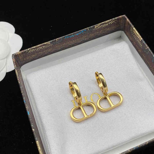 outlet 2022 new letter necklace bracelet women's brass earrings, Golden;silver 
outlet 2022 new letter necklace bracelet women's brass earrings, Golden;silver