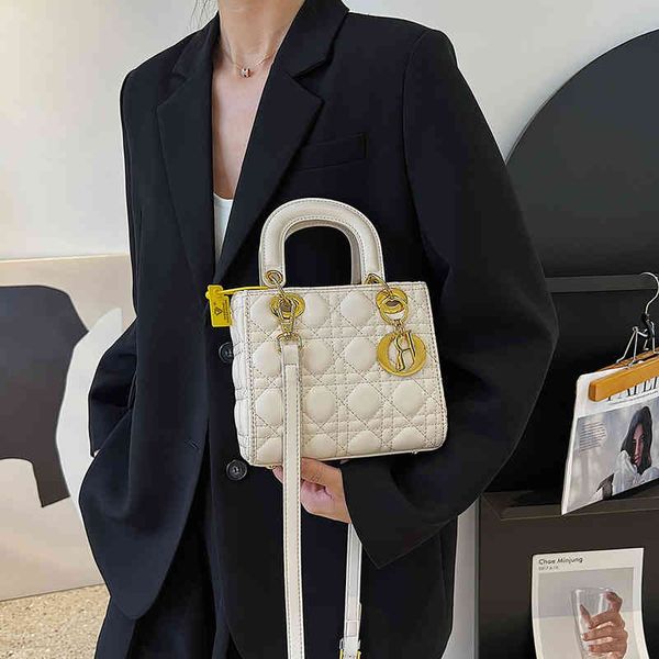 women's fashion personality trend brand bag wholesale texture small fragrance of wal 2022 new lingge handbag msenger leisure and versat
women's fashion personality trend brand bag wholesale texture small fragrance of wal 2022 new lingge handbag msenger leisure and versat
