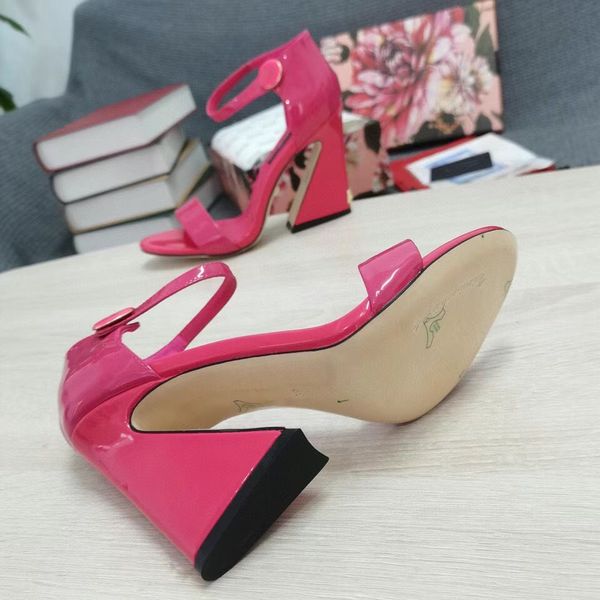 multicolor pointed fashion women's special-shaped heel sandals european and american 2022 designer shiny shoes size 35-42 stiletto slip, Black
multicolor pointed fashion women's special-shaped heel sandals european and american 2022 designer shiny shoes size 35-42 stiletto slip, Black