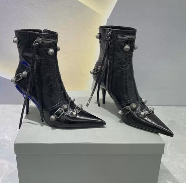 high heeled ankle boots cagole stud buckle embellished lamb leather side zip womens shoes luxury designers pointed toe 9cm stiletto heel boo, Black
high heeled ankle boots cagole stud buckle embellished lamb leather side zip womens shoes luxury designers pointed toe 9cm stiletto heel boo, Black