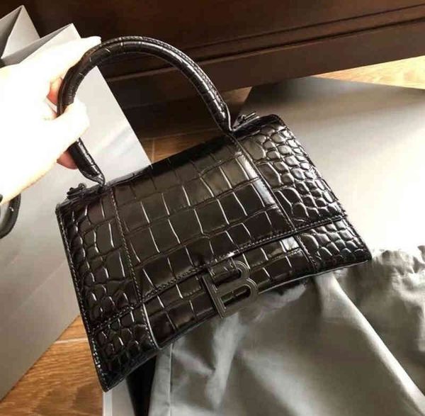fashion classic handbags balencaigs star same bag female 2022 character b home crocodile hourglass messenger
fashion classic handbags balencaigs star same bag female 2022 character b home crocodile hourglass messenger