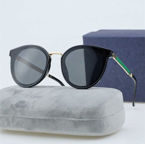 designer sunglasses classic brand men women eyewear outdoor shades pc frame fashion lady uv400 sun glasses mirrors, White;black
designer sunglasses classic brand men women eyewear outdoor shades pc frame fashion lady uv400 sun glasses mirrors, White;black