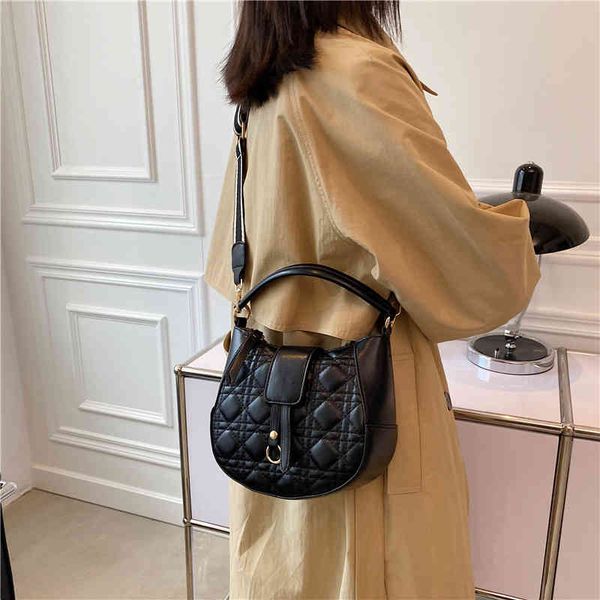 designer handbags xiaoxiangfeng lingge bag female 2022 new korean fashion single shoulder underarm woven wide belt messenger
designer handbags xiaoxiangfeng lingge bag female 2022 new korean fashion single shoulder underarm woven wide belt messenger