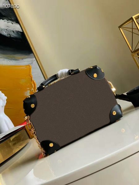 fashion luxurys shoulder bag medium tote women designers handbags by the pool monograms embossing messenger designer bags
fashion luxurys shoulder bag medium tote women designers handbags by the pool monograms embossing messenger designer bags