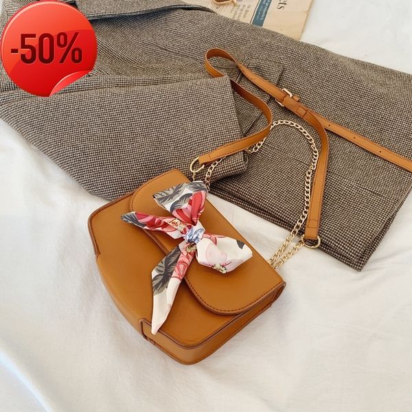 luxury designerkorean version c family silk scarf small square 2020 autumn new fashion chain single shoulder cross messenger women's ba
luxury designerkorean version c family silk scarf small square 2020 autumn new fashion chain single shoulder cross messenger women's ba
