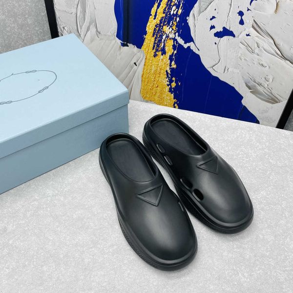 the same style for men and women, this slipper is made of ip foam material, super invincible light foot feeling is good, Black
the same style for men and women, this slipper is made of ip foam material, super invincible light foot feeling is good, Black