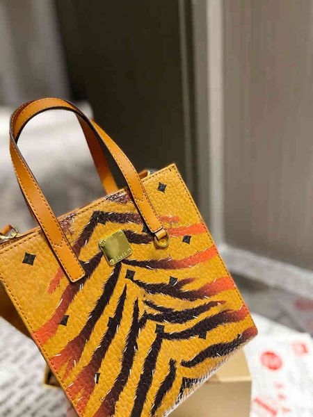 crossbody bags upcycled tote women's handbag shoulder messenger brown leather luxury brand female purses famous designers 220321
crossbody bags upcycled tote women's handbag shoulder messenger brown leather luxury brand female purses famous designers 220321
