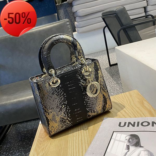 the factory directly female 2022 new high-grade snake pattern diana bag texture handbag fashion one shoulder msenger bag
the factory directly female 2022 new high-grade snake pattern diana bag texture handbag fashion one shoulder msenger bag