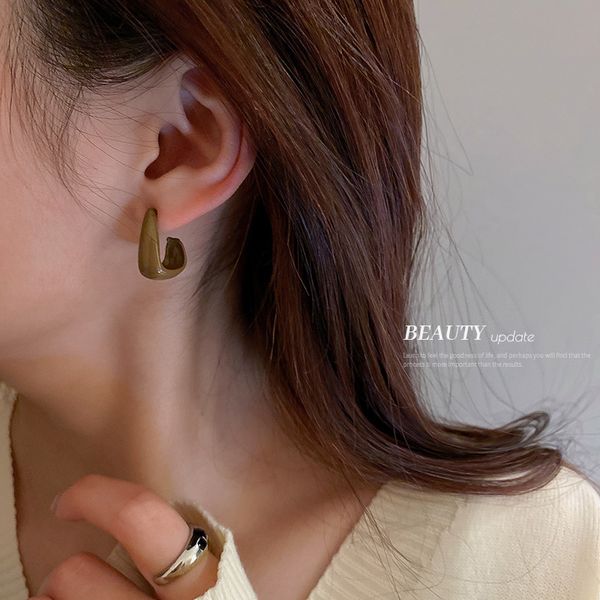 925 silver needle autumn and winter drop oil u-shaped earrings niche design earrings korean ins simple retro graceful eardrop, Golden
925 silver needle autumn and winter drop oil u-shaped earrings niche design earrings korean ins simple retro graceful eardrop, Golden