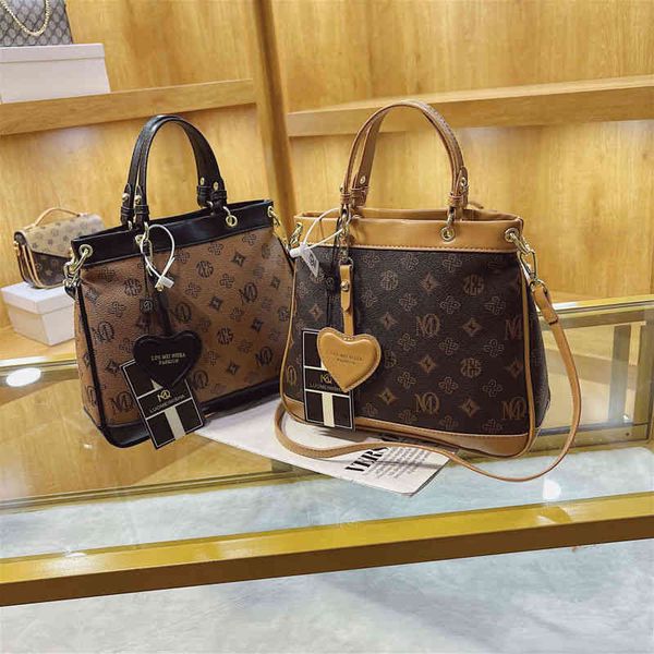 2022 factory wholesale new advanced sense large capacity commuter bag female fashion versatile hand carrying tote diagonal cross handbag
2022 factory wholesale new advanced sense large capacity commuter bag female fashion versatile hand carrying tote diagonal cross handbag