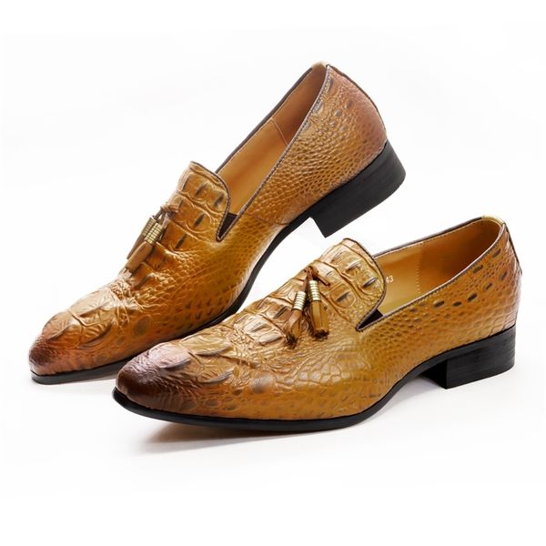 luxury men s leather dress shoes prints casual men black brown slip on tassels loafers office wedding shoe male 220808
luxury men s leather dress shoes prints casual men black brown slip on tassels loafers office wedding shoe male 220808