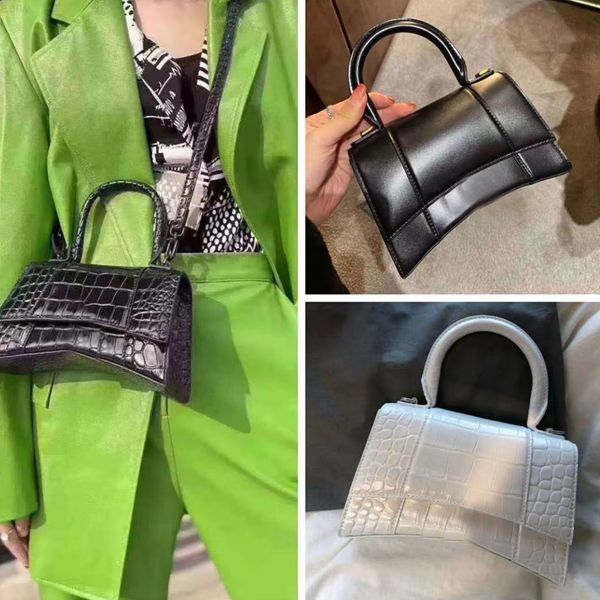 hourglassd bag clutch half moon bags shoulder wallet 2022 luxurys designers lady women handbag fashion handbags mother
hourglassd bag clutch half moon bags shoulder wallet 2022 luxurys designers lady women handbag fashion handbags mother