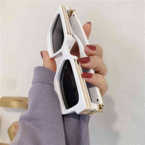 2022 new reflective box sunglass street shooting punk fashion men's and women's net red sunglass, White;black
2022 new reflective box sunglass street shooting punk fashion men's and women's net red sunglass, White;black