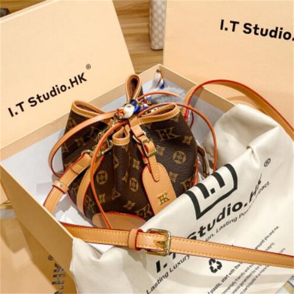genuine leather cowhide bag women handbag backpack designers mini classical tote crossbody womens handbags wallet shoulder shopping bags
genuine leather cowhide bag women handbag backpack designers mini classical tote crossbody womens handbags wallet shoulder shopping bags