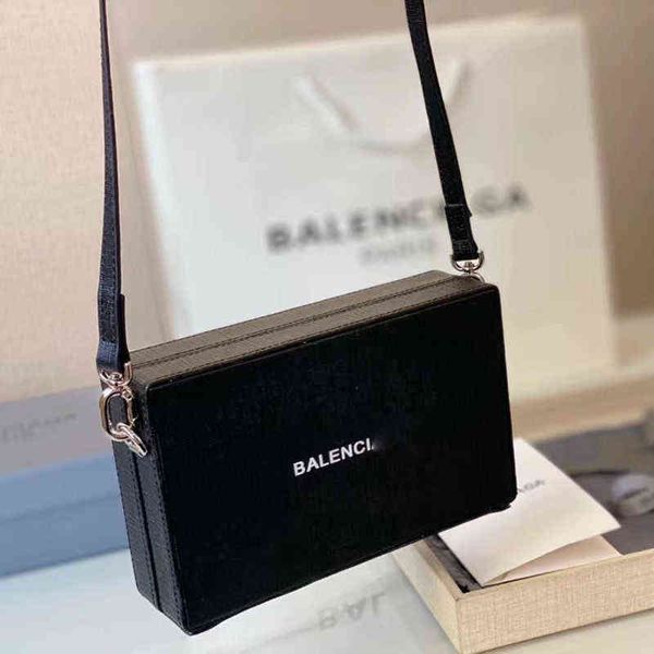 bags female 2022 early spring new box bag men's and women's same multi-purpose single shoulder msenger tide handbags
bags female 2022 early spring new box bag men's and women's same multi-purpose single shoulder msenger tide handbags
