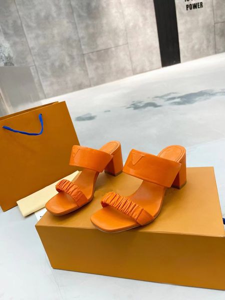 new2022 summer high-heeled slippers designer fashion women lazy flip leather slippers 100% leather women's sandals metal thick heels la, Black
new2022 summer high-heeled slippers designer fashion women lazy flip leather slippers 100% leather women's sandals metal thick heels la, Black