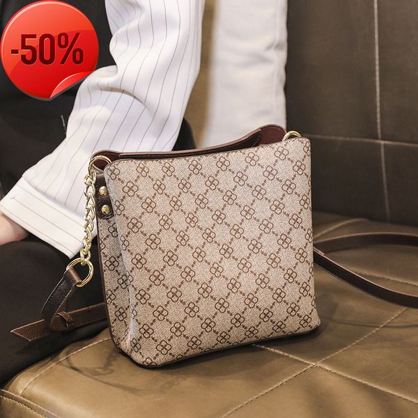luxury designer2022 spring and summer new printed bucket women's fashion large capacity single shoulder diagonal span chain bag
luxury designer2022 spring and summer new printed bucket women's fashion large capacity single shoulder diagonal span chain bag