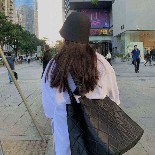 light cooked cool and cute large bag women's large capacity messenger french style fenglingge handbag 220624
light cooked cool and cute large bag women's large capacity messenger french style fenglingge handbag 220624