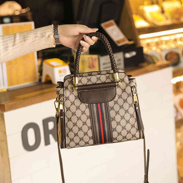 handbags leather women's bag new printing large capacity bucket bag one shoulder handbag versatile messenger bag
handbags leather women's bag new printing large capacity bucket bag one shoulder handbag versatile messenger bag