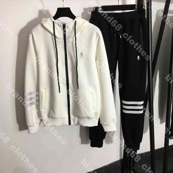 22ss women designer luxury tracksuits set oversized clover brand long sleeve zip jacket two piece pants tracksuit autumn sportswear logo lu, Gray
22ss women designer luxury tracksuits set oversized clover brand long sleeve zip jacket two piece pants tracksuit autumn sportswear logo lu, Gray