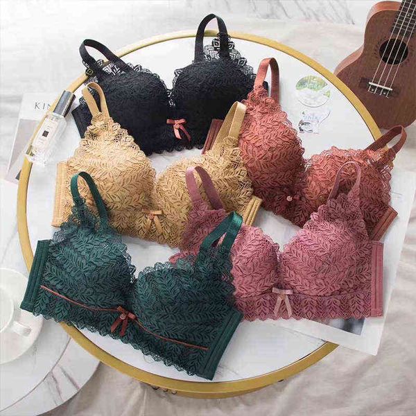 underwear women small breast collected lace contrast color bra without steel ring upper support adjustable bra soft tube l220726, Red;black
underwear women small breast collected lace contrast color bra without steel ring upper support adjustable bra soft tube l220726, Red;black